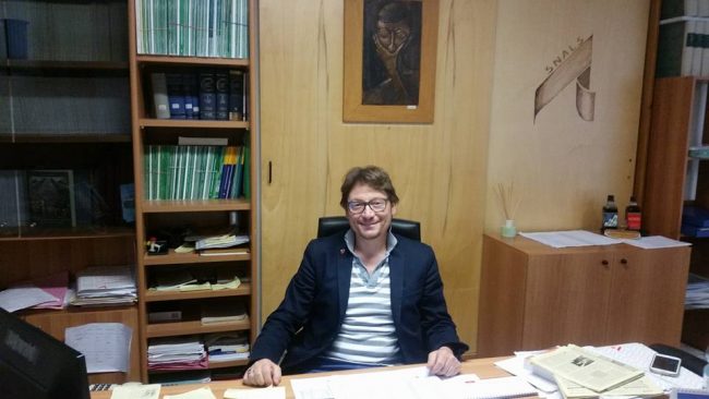 SOSPESE LE VACCINAZIONI AI DOCENTI «NEMMENO UN SMS PER DISDIRE» VIA ALLE PRENOTAZIONI PER I CAREGIVER - ARTICOLO DA 'CONACHE MACERATESI' DEL 15 APRILE 2021